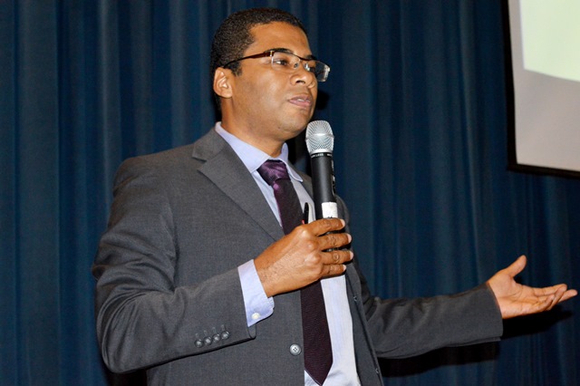 Professor Dr. Romualdo Anselmo dos Santos (auditor Federal de Finanças e Controle da CGU)
