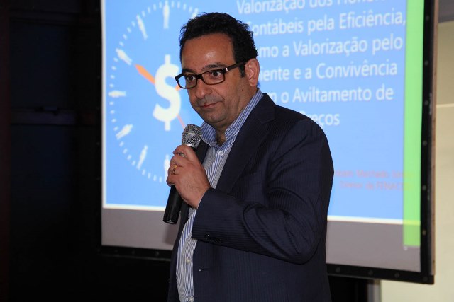 O diretor da Fenacon, Sérgio Approbato Machado Júnior.
